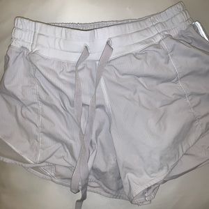 Lulu lemon hotty hot shorts 2.5’’